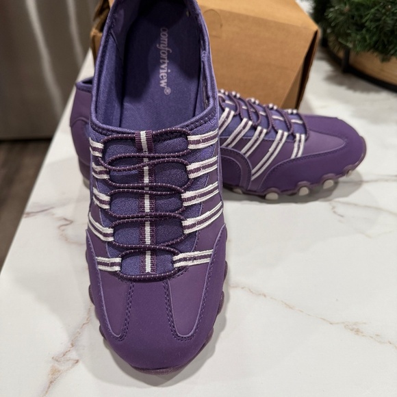 Comfortview Shoes Women’s Size 1W Purple/White Slip-On BNIB 36-1216-5 - Picture 1 of 12